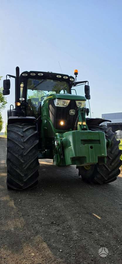 John Deere 6215R, traktoriai