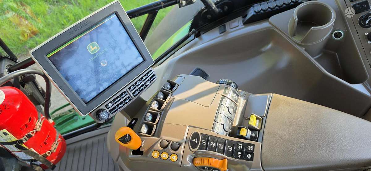 John Deere 6215R, тракторы