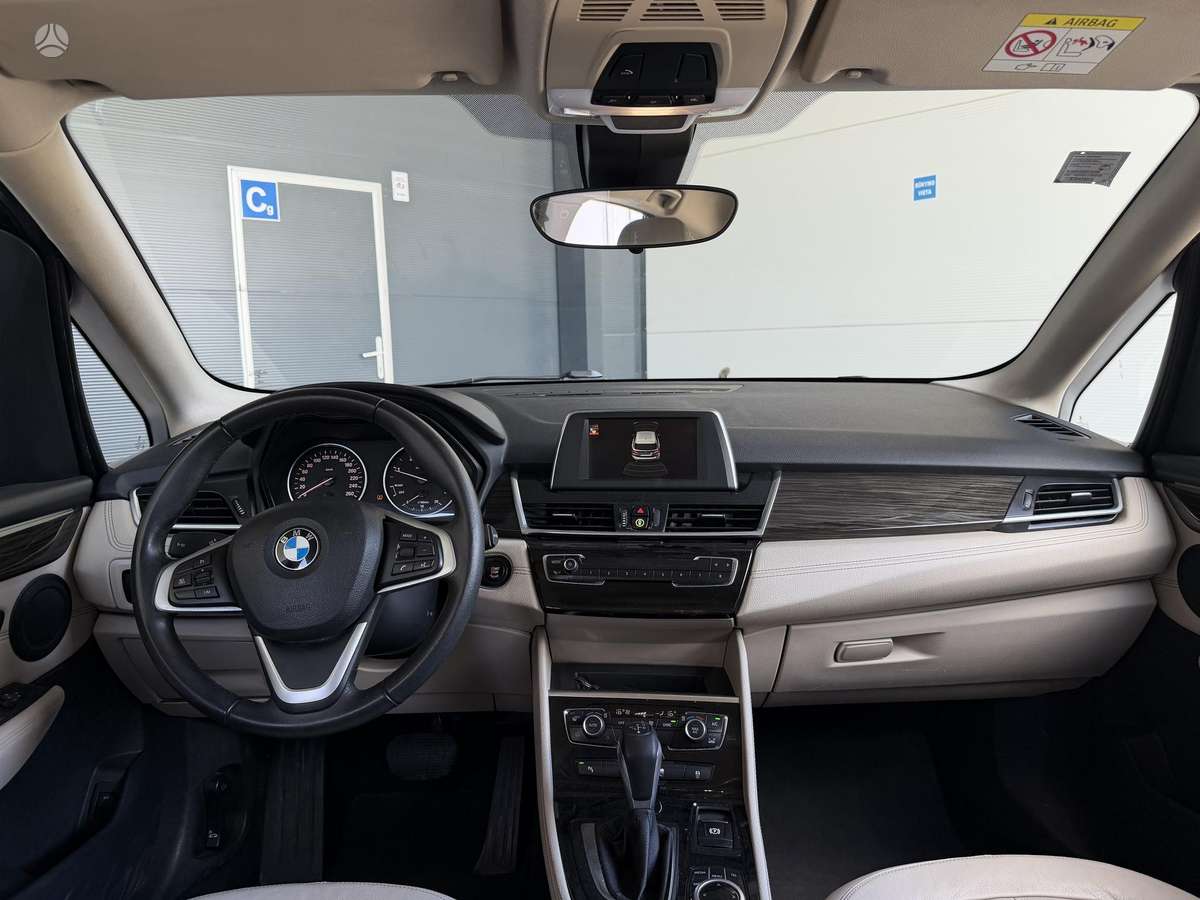 BMW 218 Gran Tourer, Минивэн