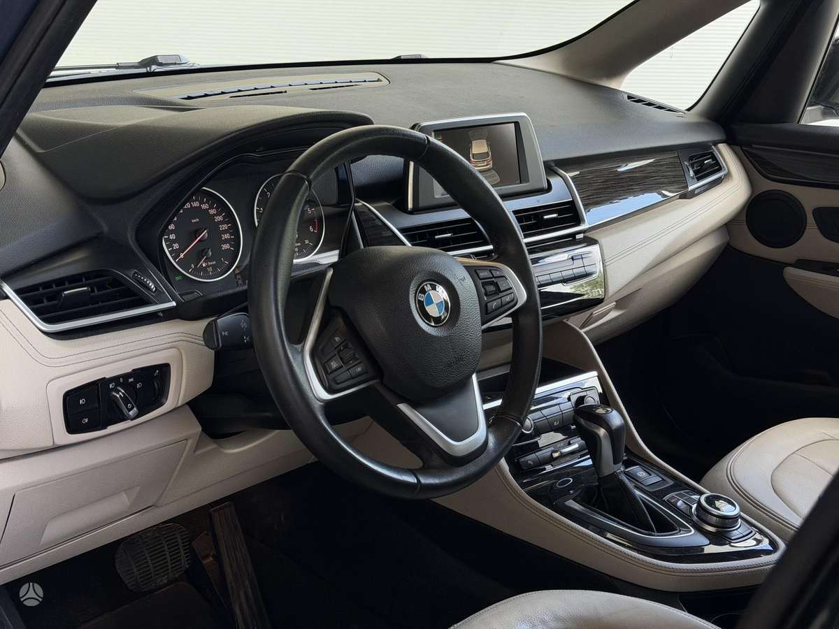 BMW 218 Gran Tourer, Минивэн