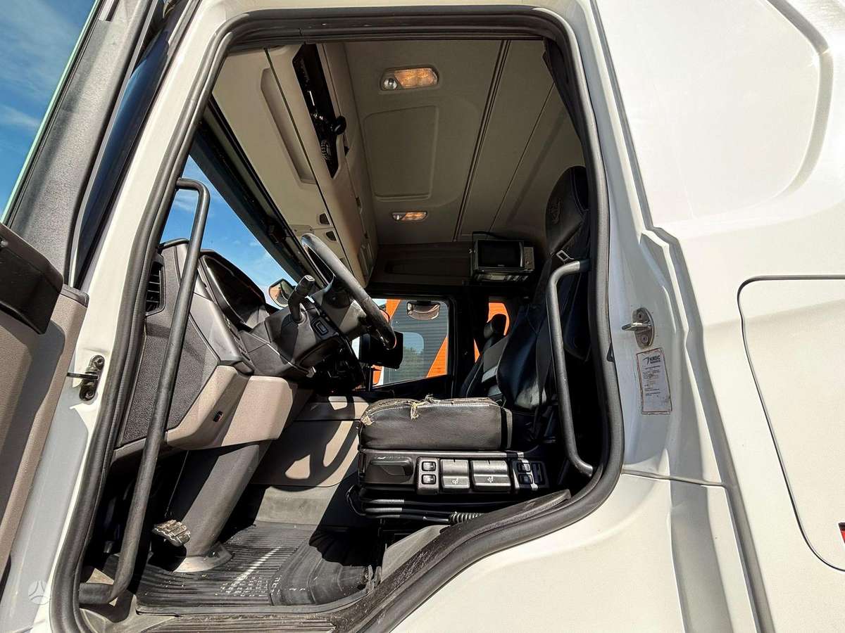 Scania G 500 8x4, с краном