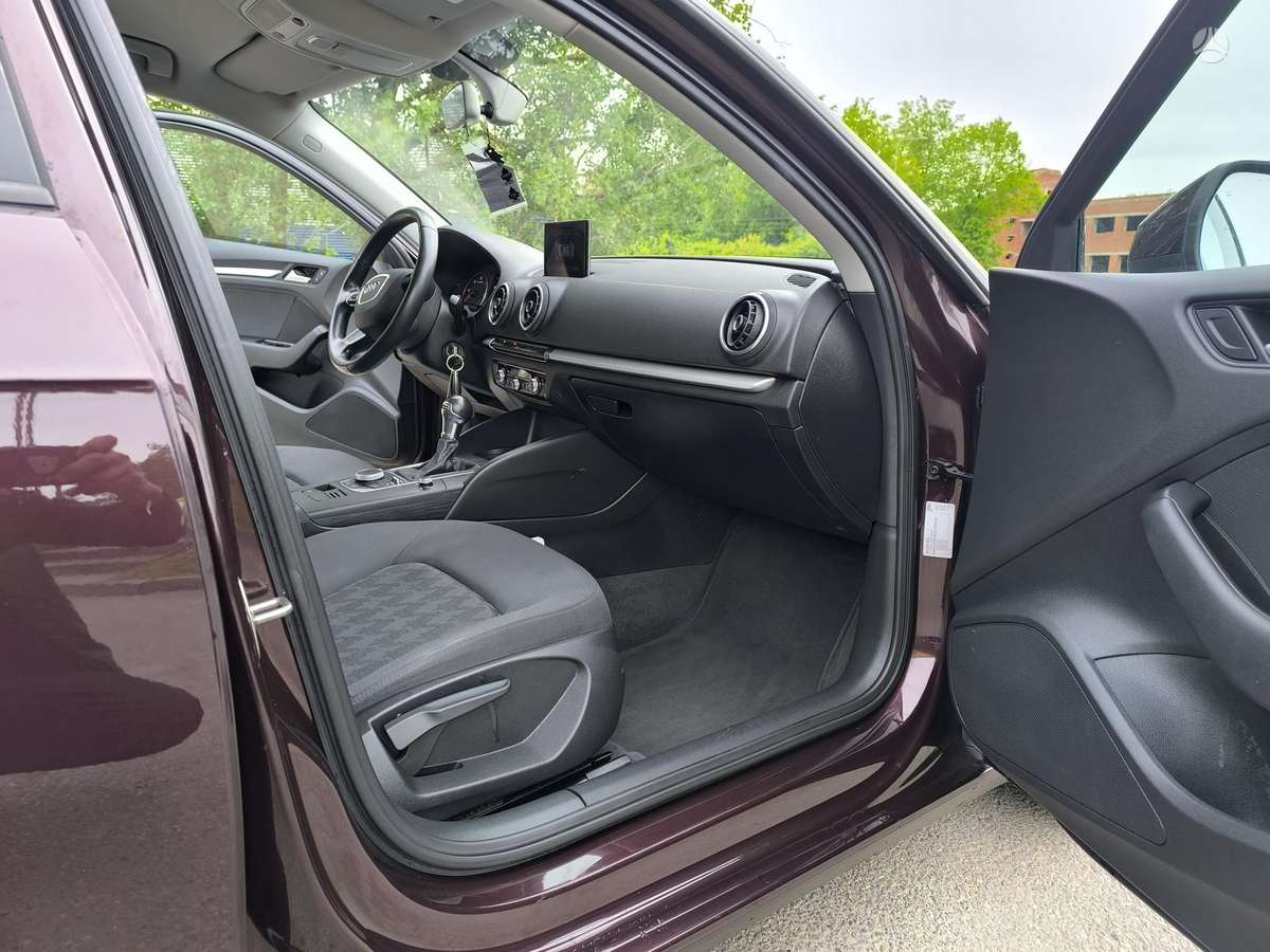 Audi A3, 1.6 l., hatchback