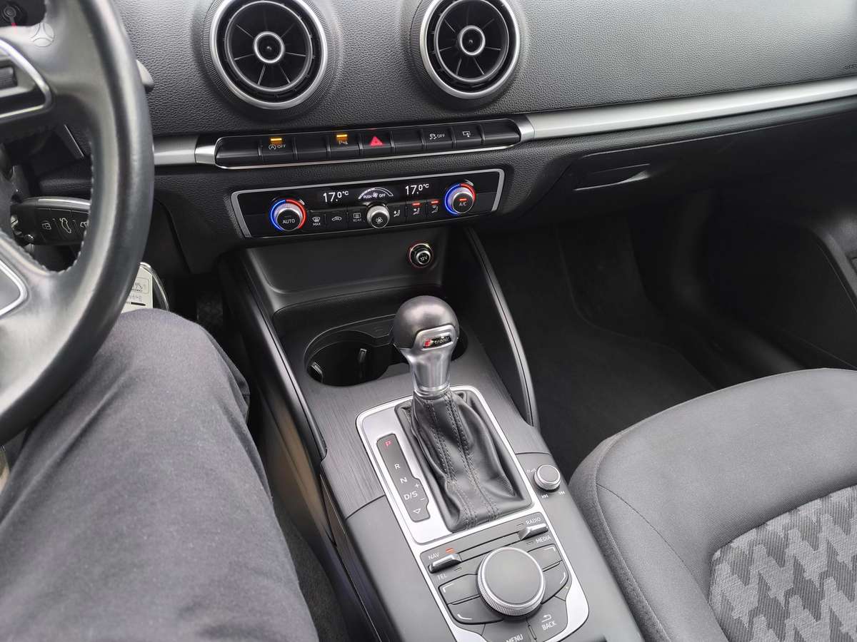 Audi A3, 1.6 l., hatchback