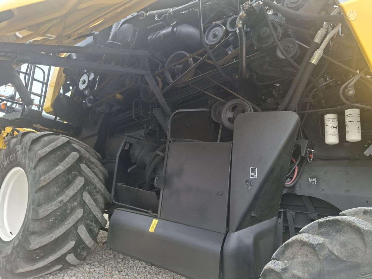 New Holland CR980, combine harvesters