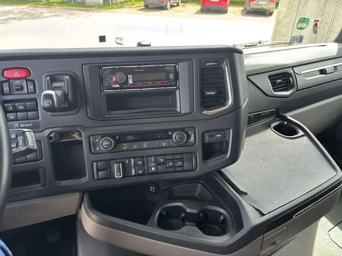 Scania S450 LOWDECK, double sleeper