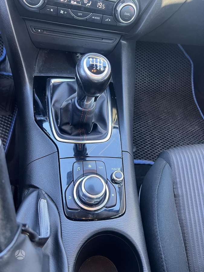 Mazda 3, 2.2 l., Седан