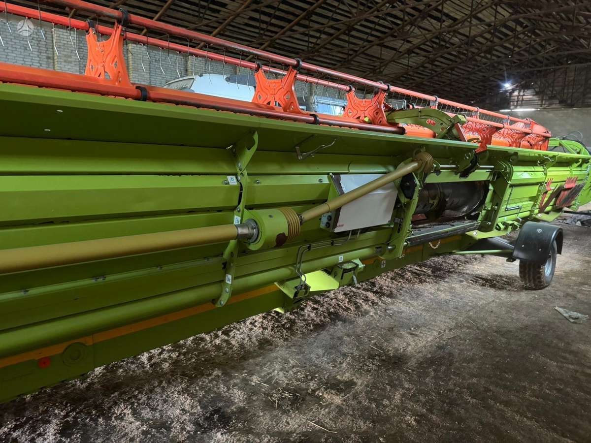 Claas LEXION 770TT, combine harvesters