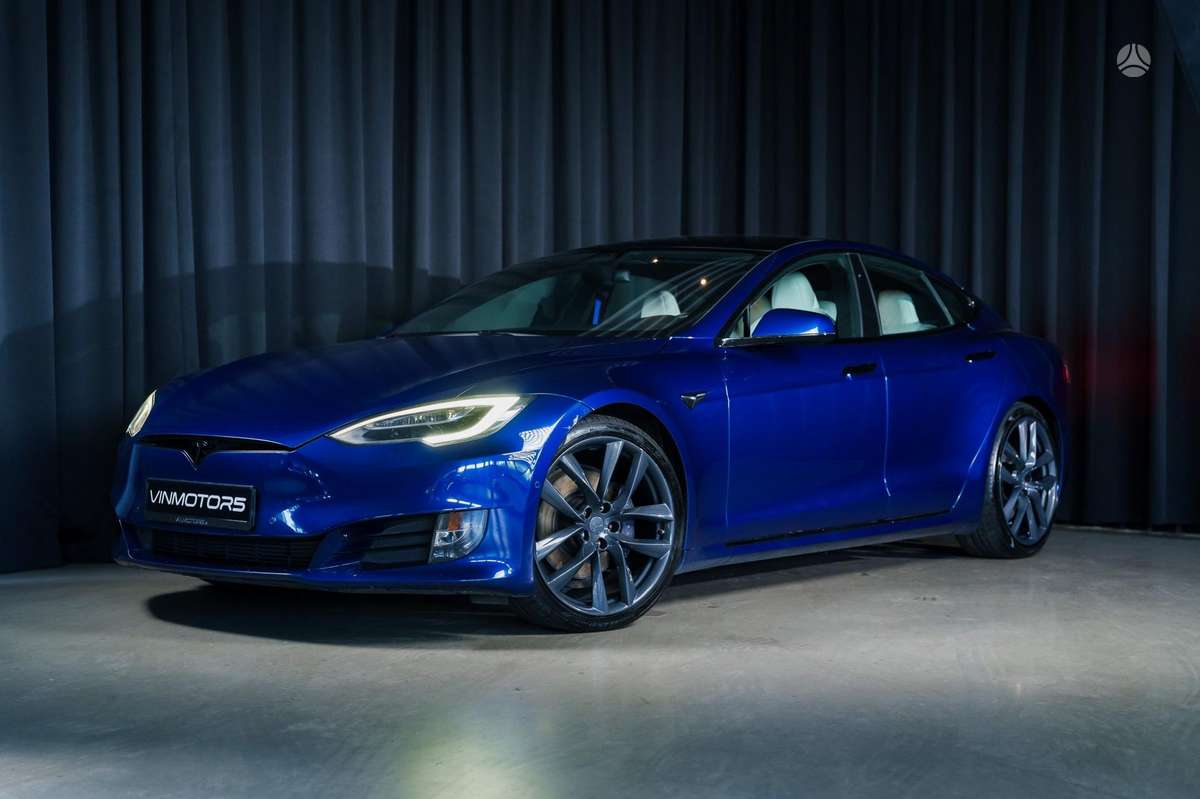 Tesla Model S, sedanas