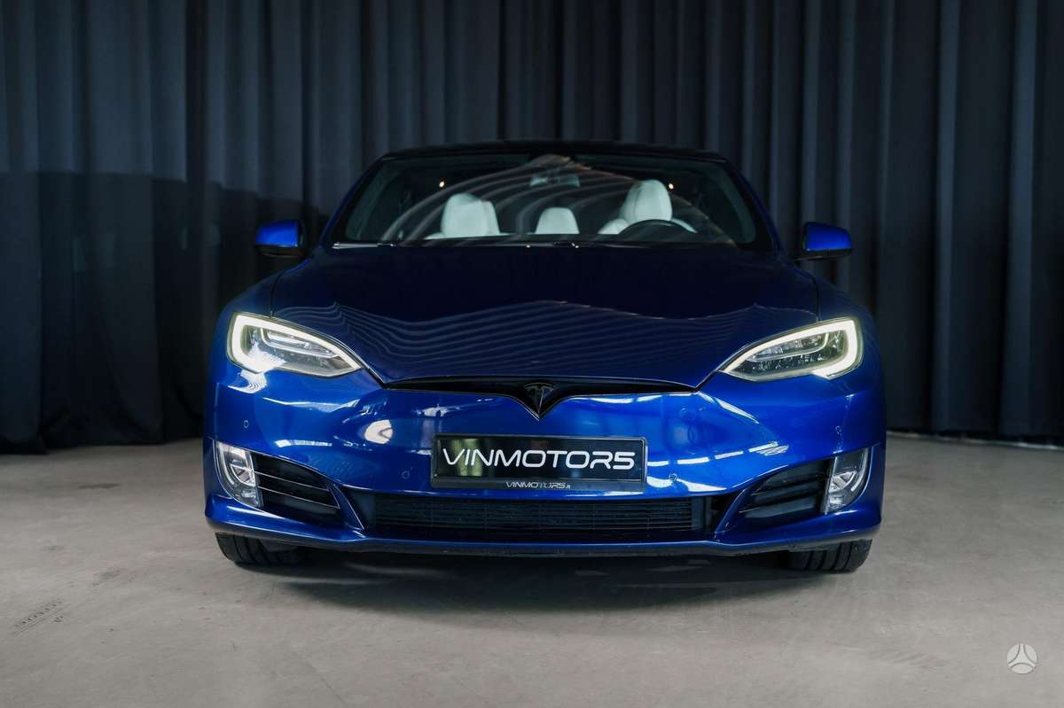 Tesla Model S, sedanas