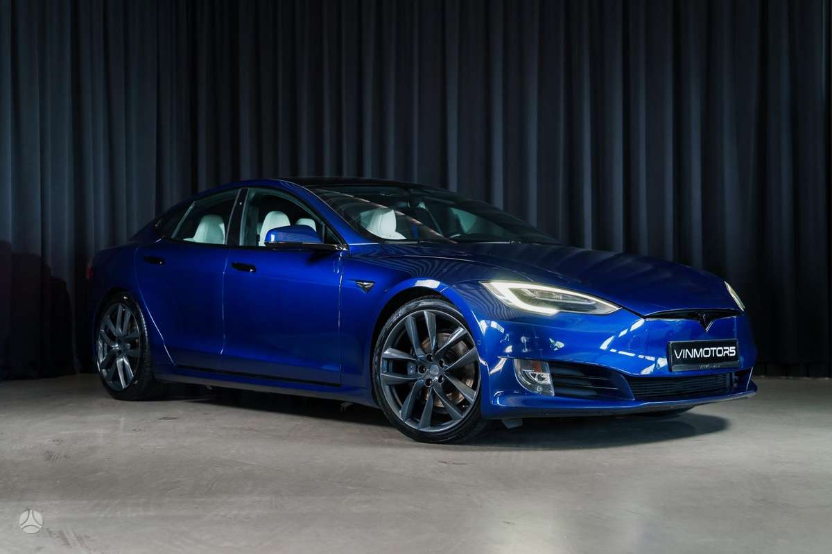 Tesla Model S, sedanas