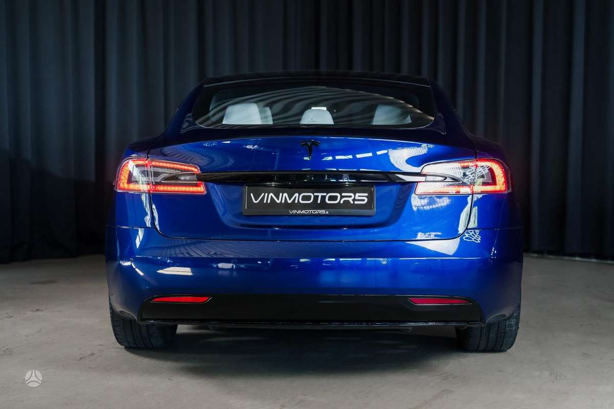 Tesla Model S, sedanas