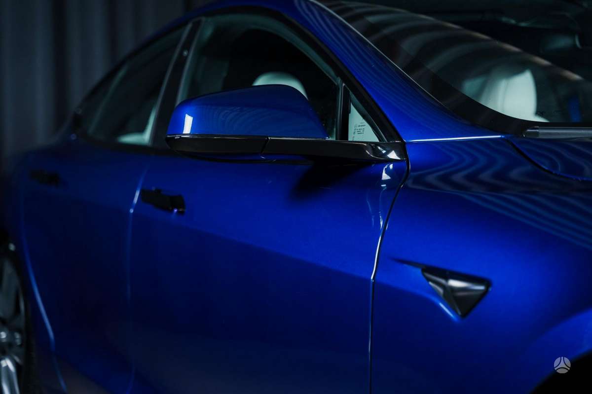 Tesla Model S, sedanas