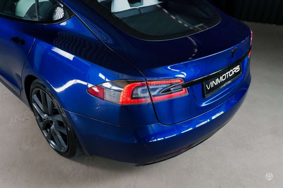 Tesla Model S, sedanas
