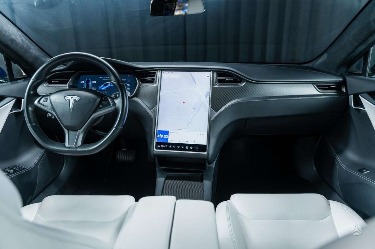 Tesla Model S, sedanas