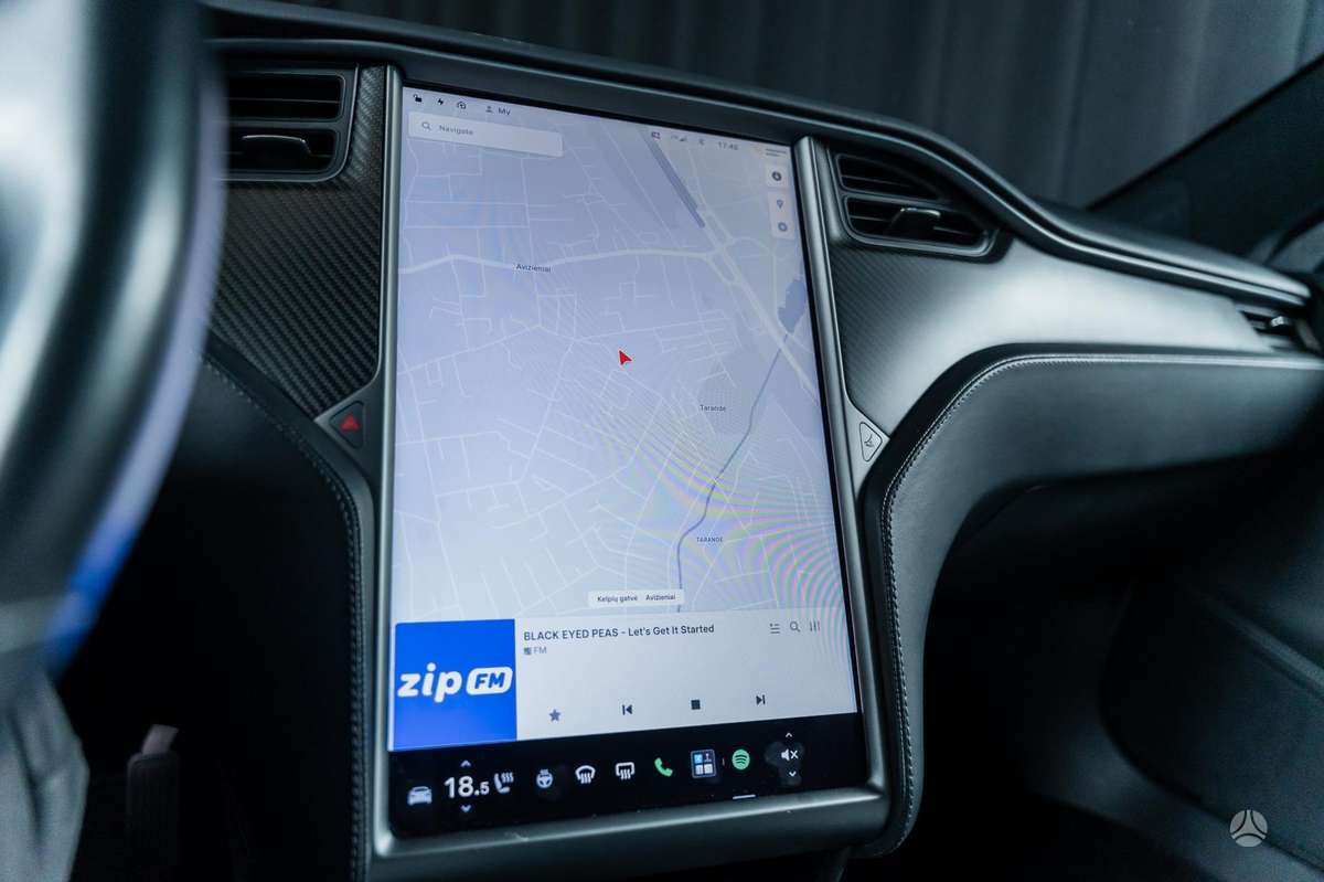Tesla Model S, sedanas