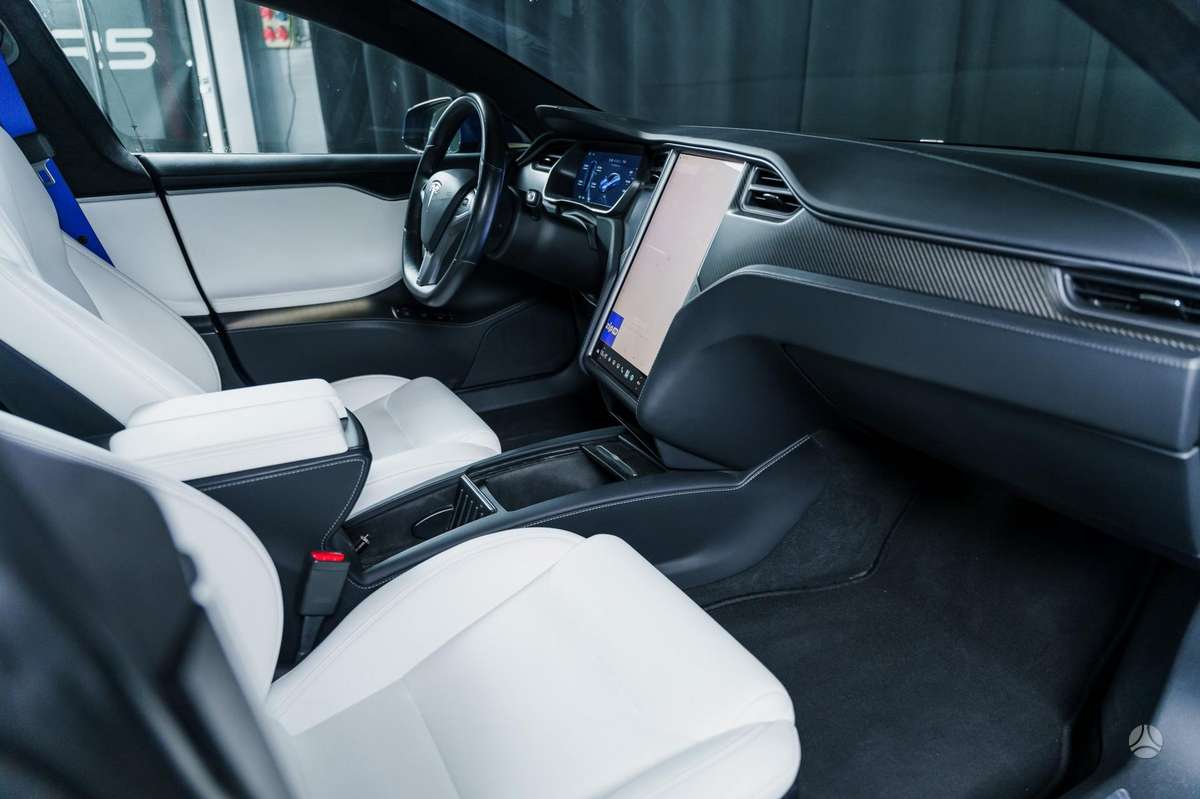 Tesla Model S, sedanas