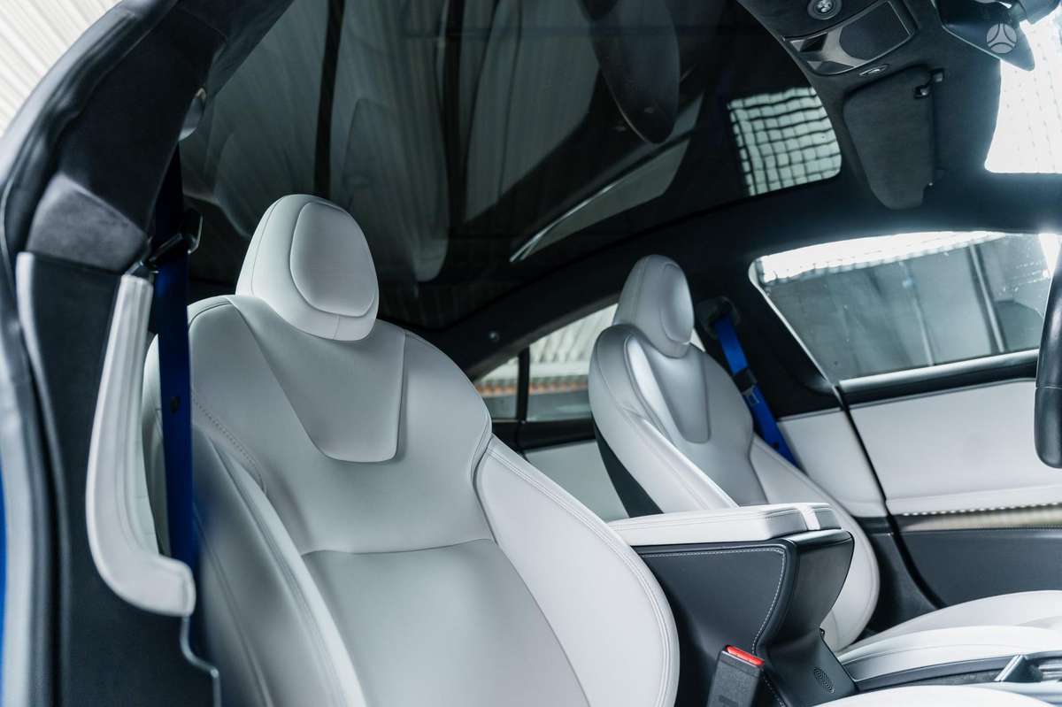 Tesla Model S, sedanas