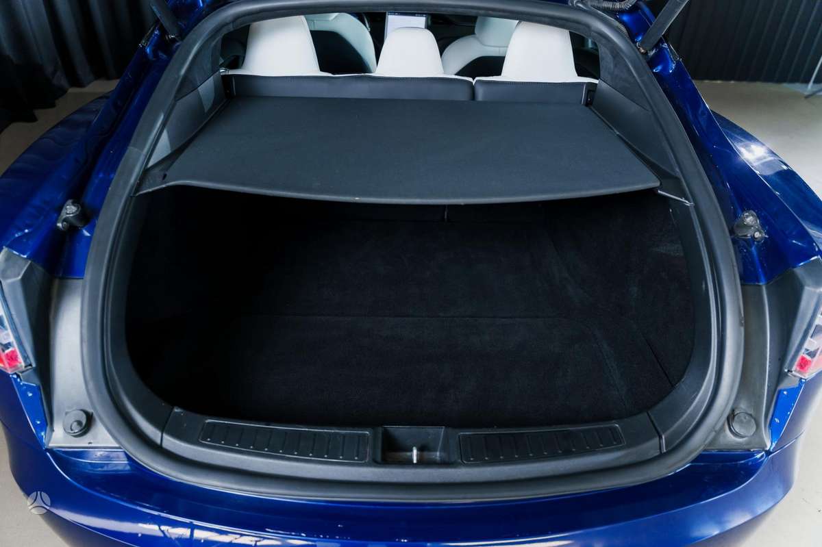 Tesla Model S, sedanas