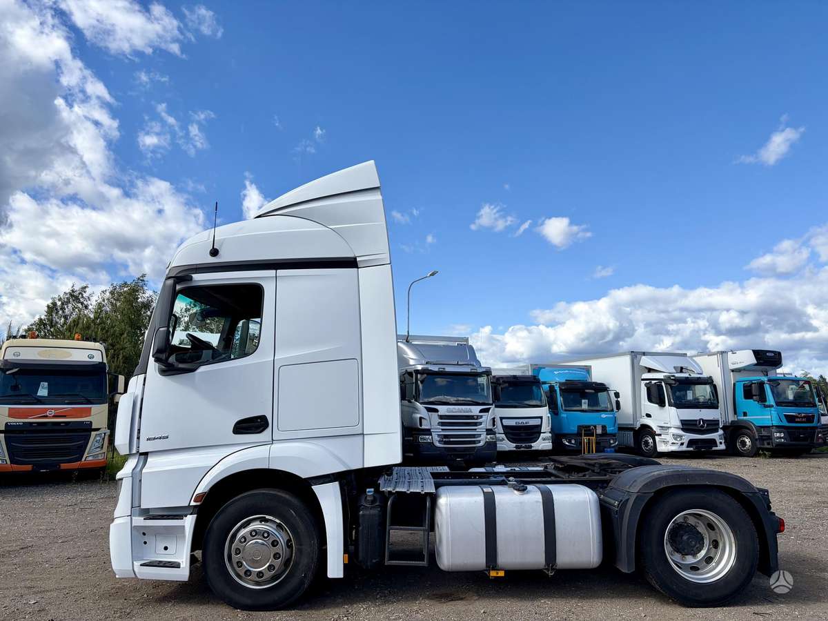 Mercedes-Benz Actros 1845 Stream Space, single sleeper