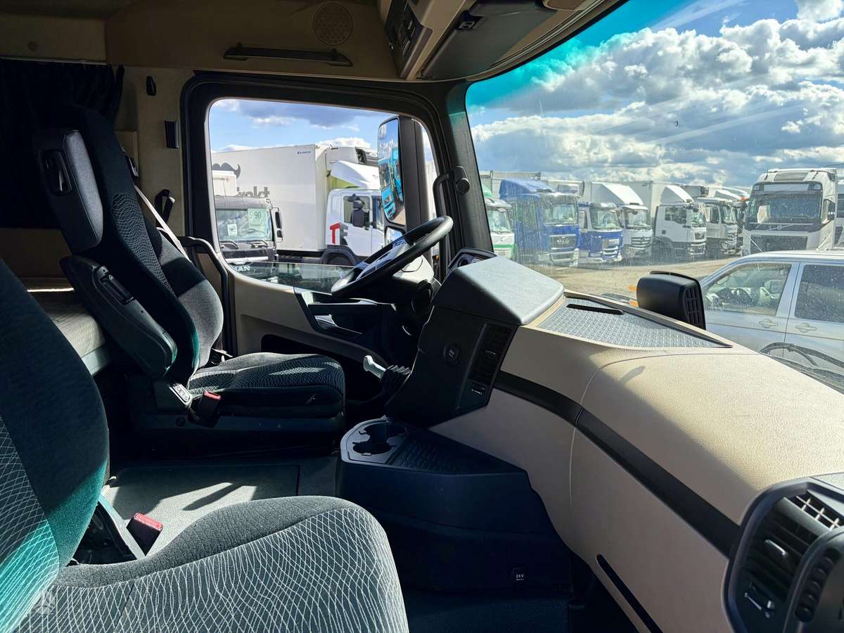 Mercedes-Benz Actros 1845 Stream Space, single sleeper