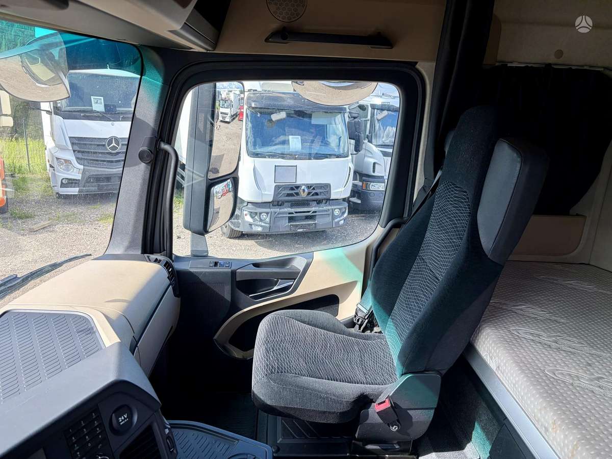 Mercedes-Benz Actros 1845 Stream Space, single sleeper
