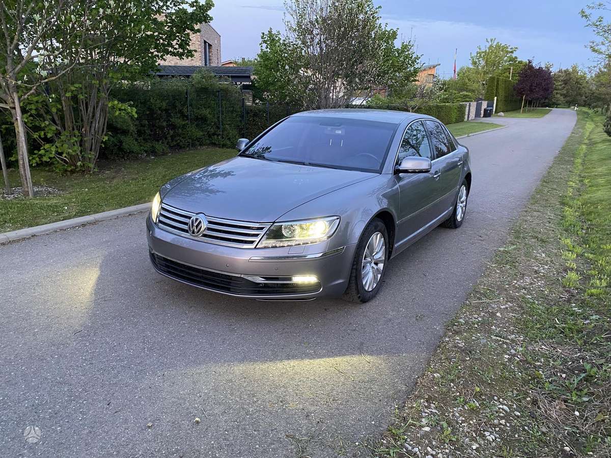 Volkswagen Phaeton - 1