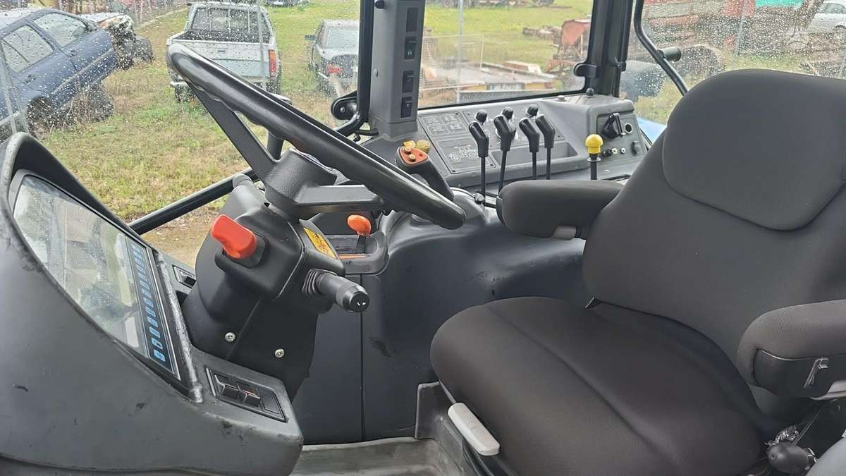 New Holland TM150, traktoriai