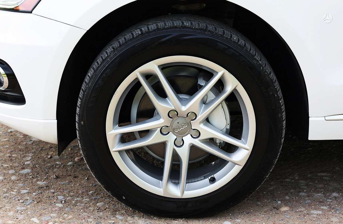 Audi Q5, 2.0 l., off-road / crossover