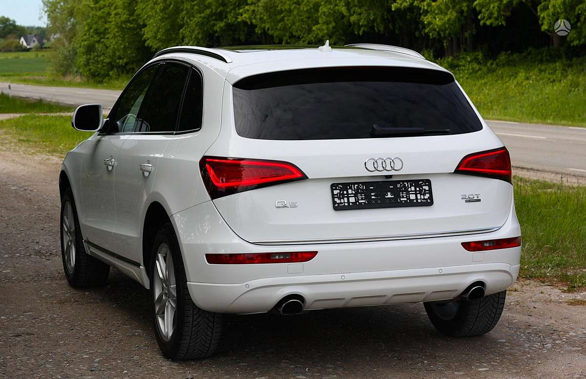 Audi Q5, 2.0 l., off-road / crossover
