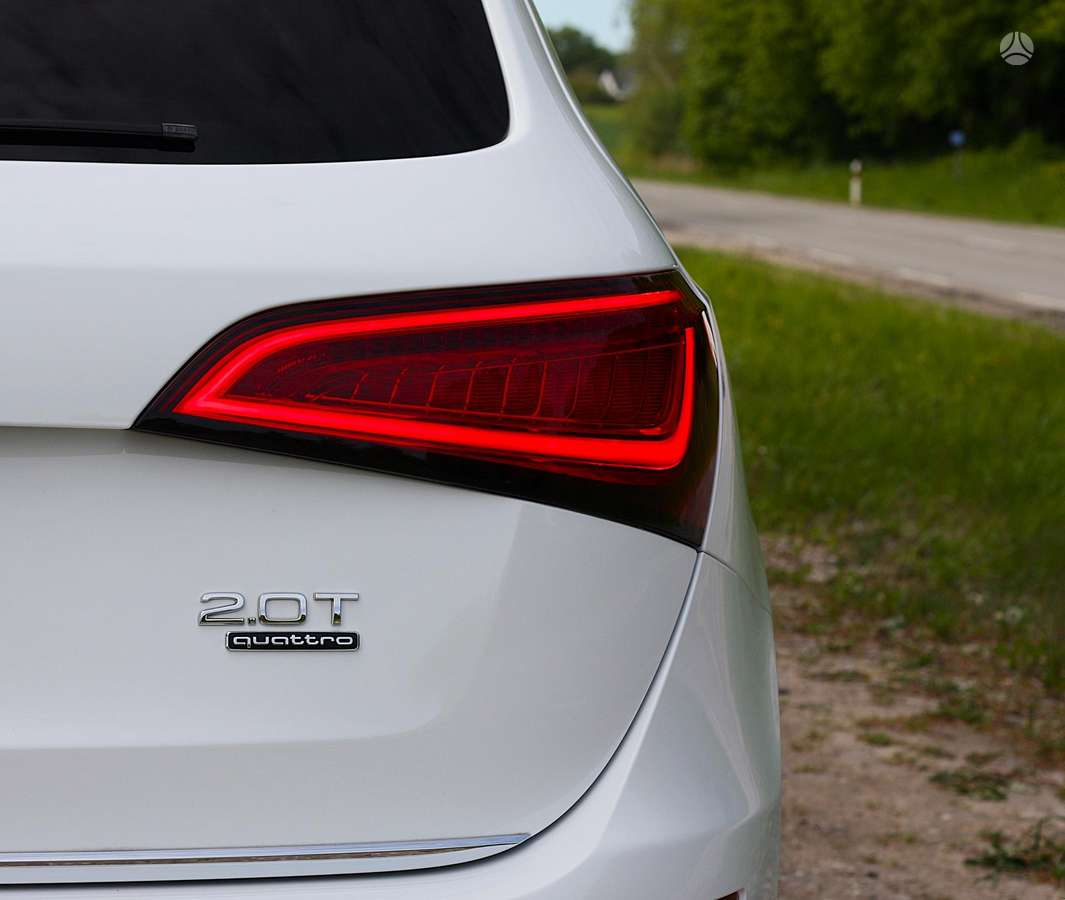 Audi Q5, 2.0 l., off-road / crossover