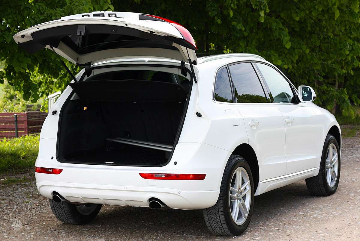 Audi Q5, 2.0 l., off-road / crossover