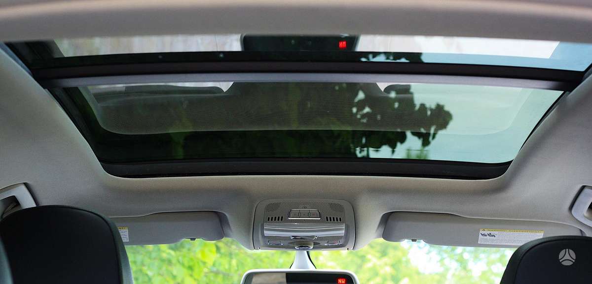 Audi Q5, 2.0 l., off-road / crossover
