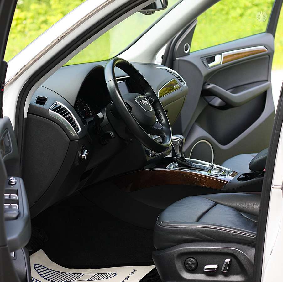 Audi Q5, 2.0 l., off-road / crossover