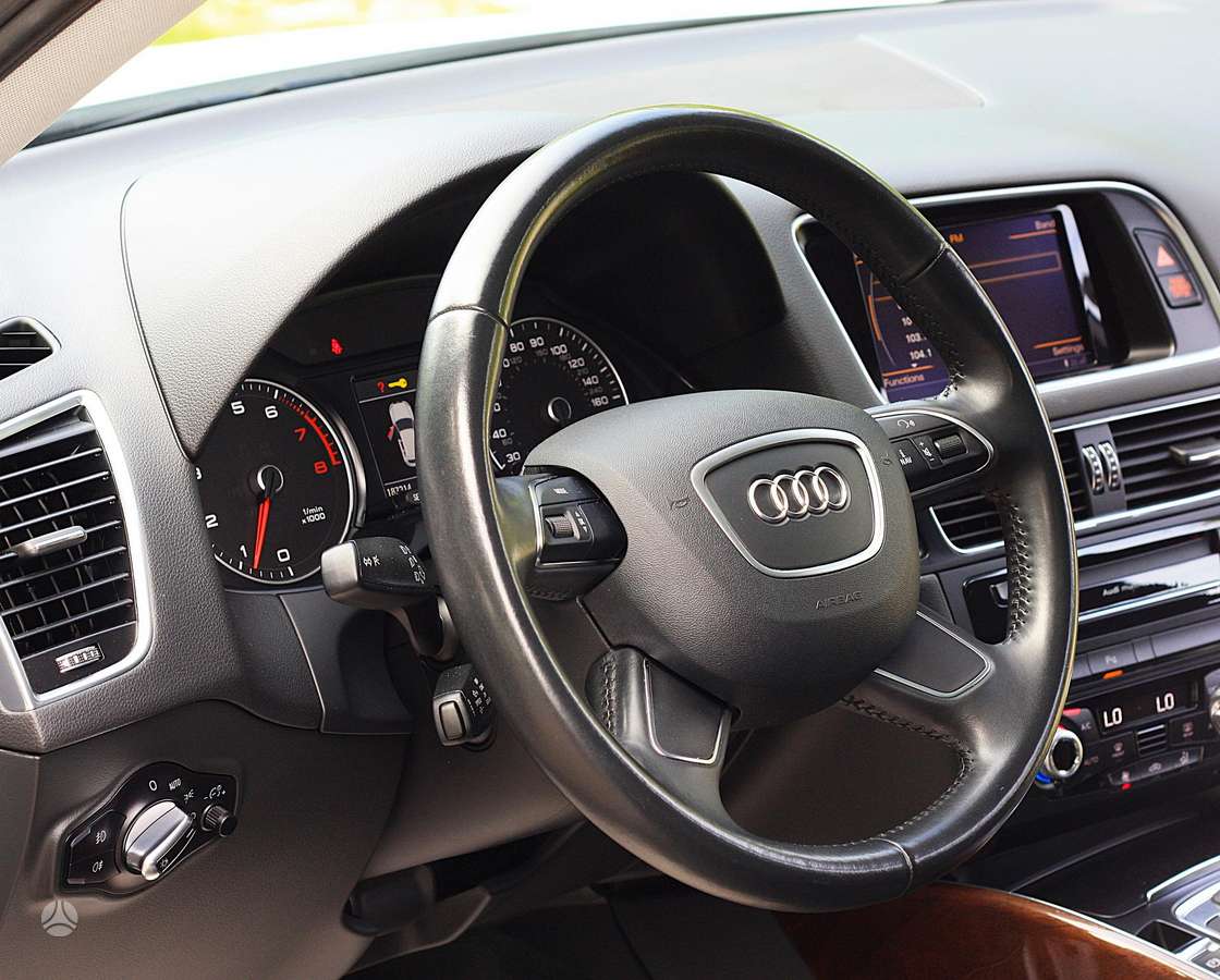 Audi Q5, 2.0 l., off-road / crossover