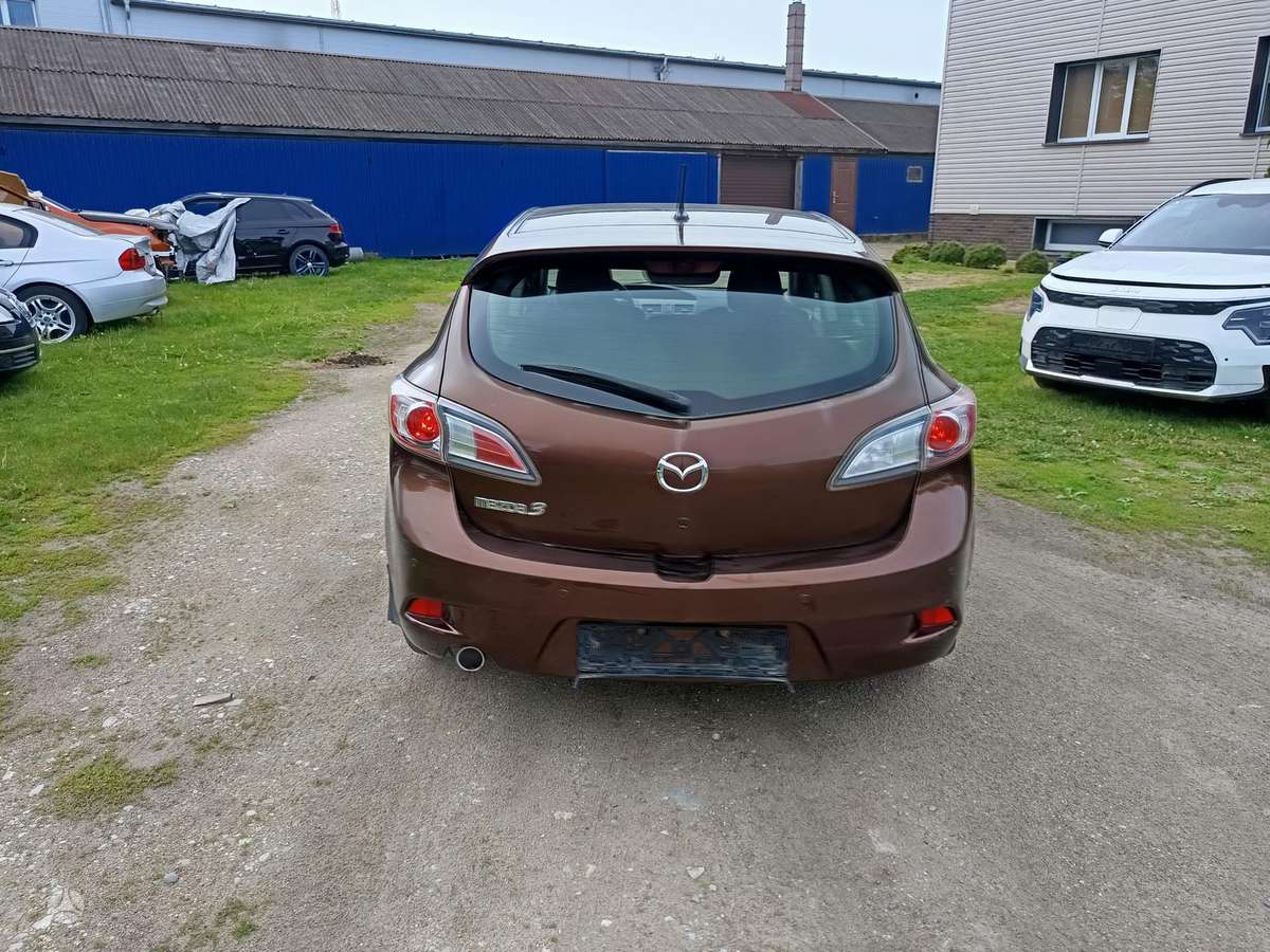 Mazda 3, 2.0 l., saloon / sedan
