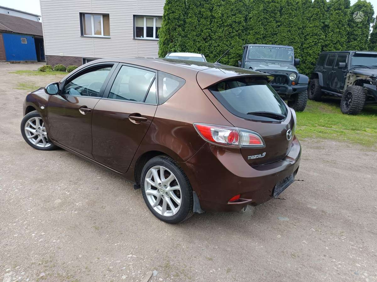 Mazda 3, 2.0 l., saloon / sedan