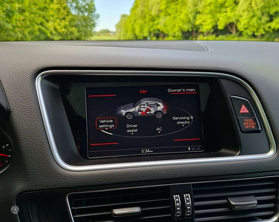 Audi Q5, 2.0 l., off-road / crossover