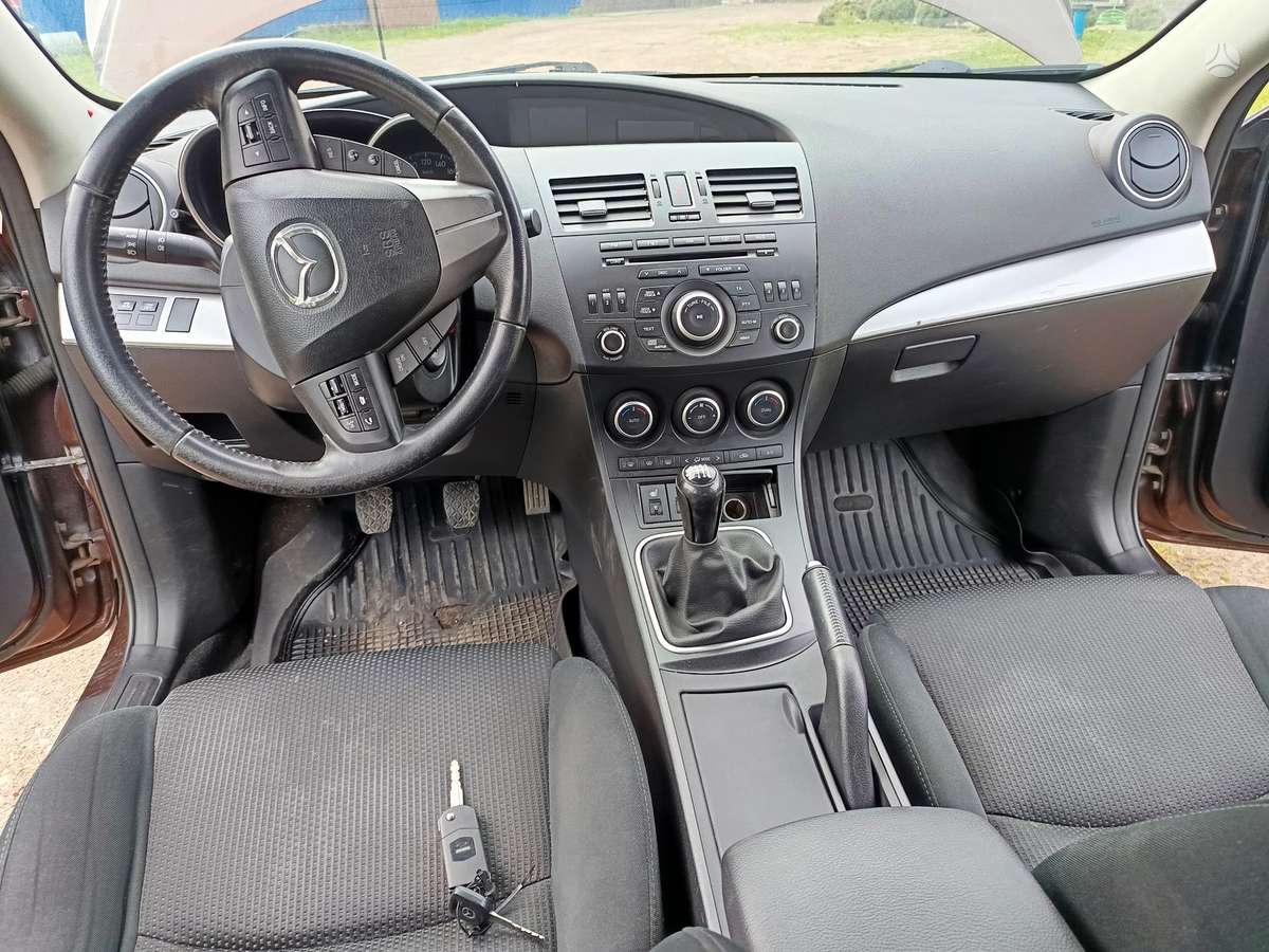 Mazda 3, 2.0 l., saloon / sedan