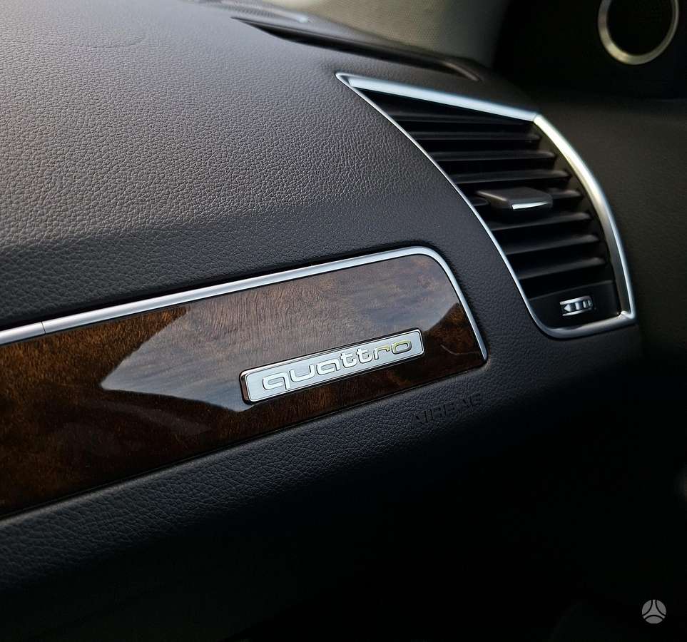 Audi Q5, 2.0 l., off-road / crossover