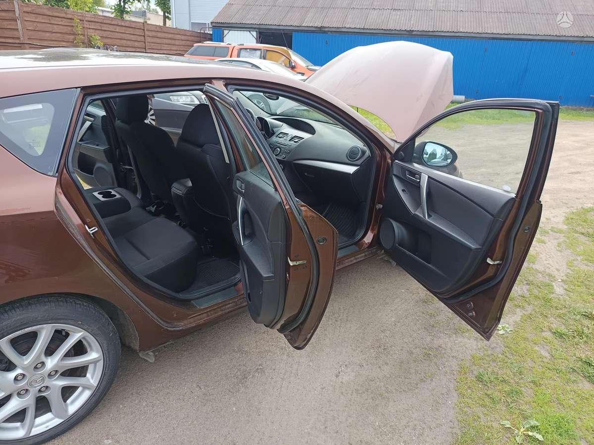 Mazda 3, 2.0 l., hatchback