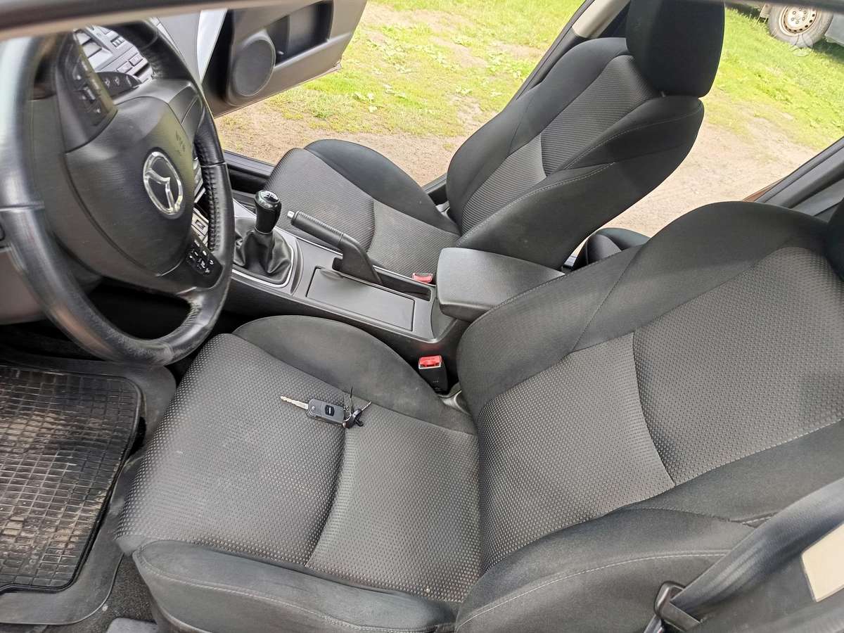 Mazda 3, 2.0 l., saloon / sedan