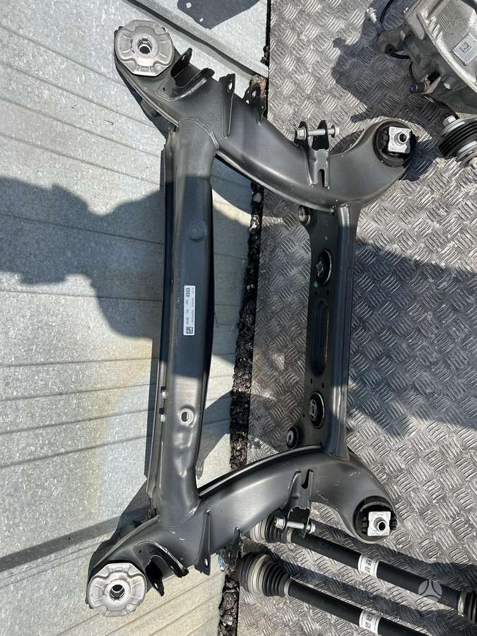 Audi Q6 e-tron kėbulo dalys
