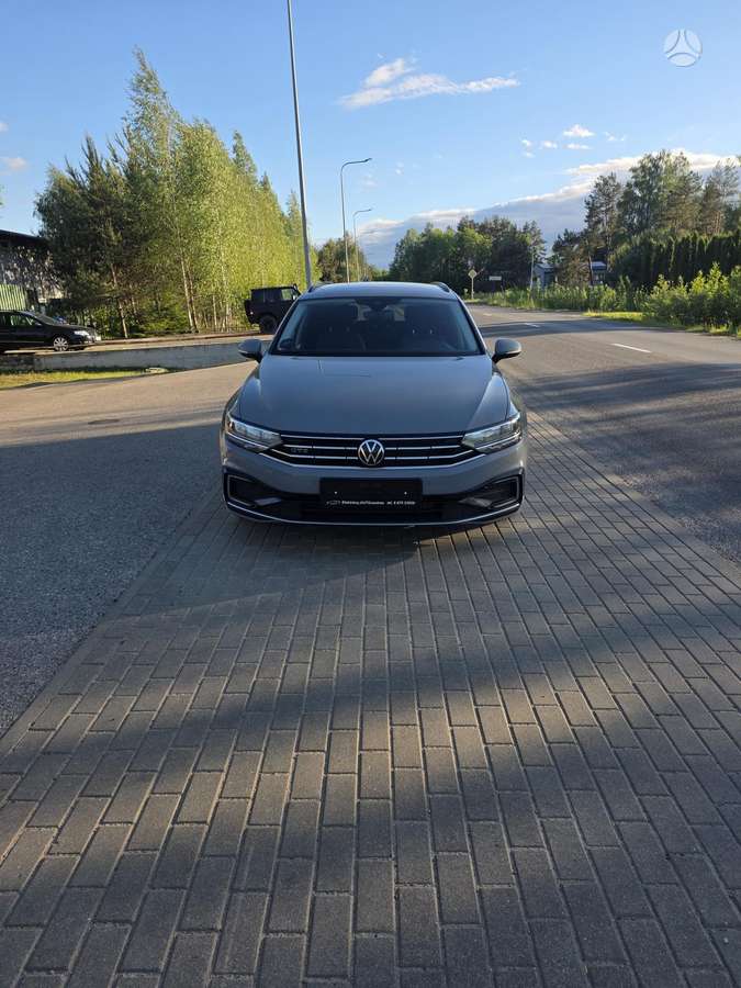 Volkswagen Passat - 1