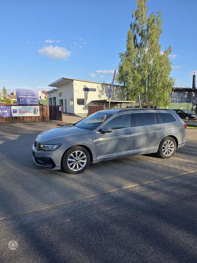 Volkswagen Passat - 2
