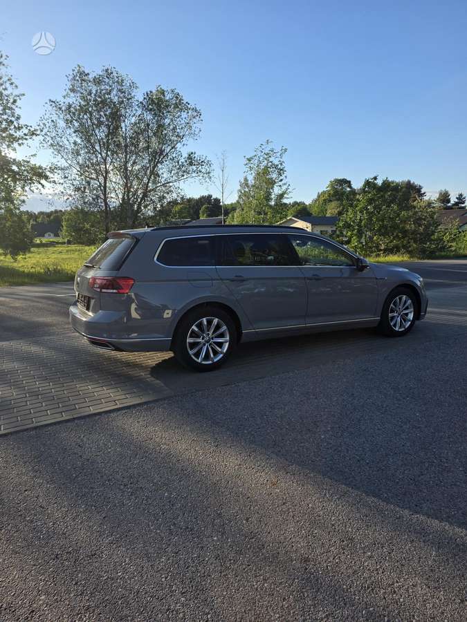 Volkswagen Passat - 4