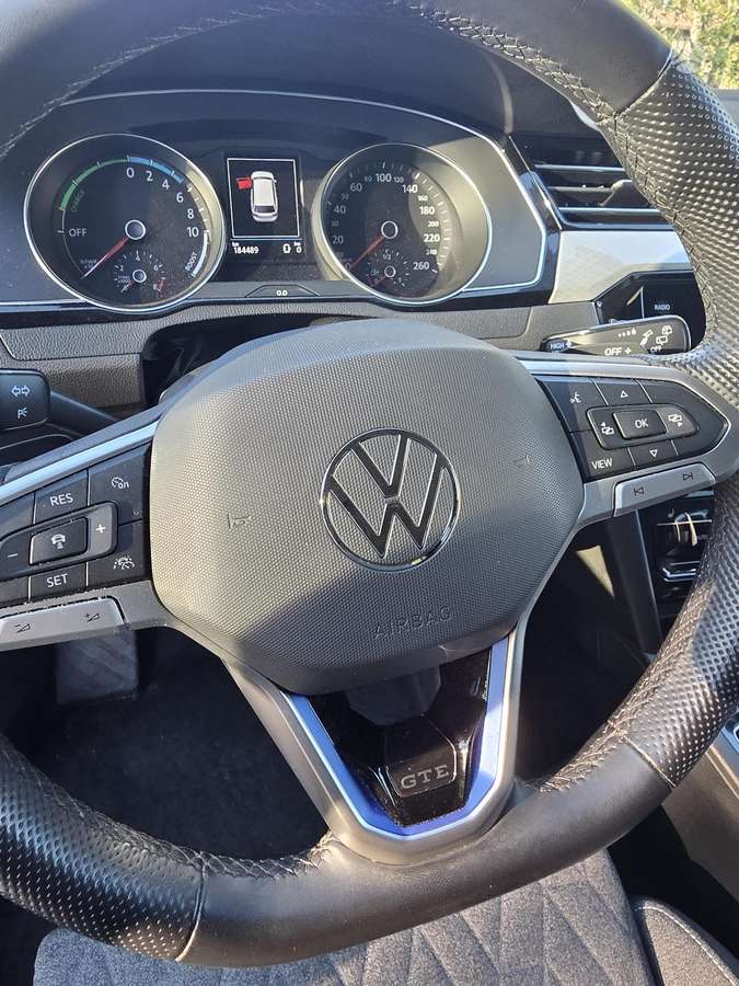 Volkswagen Passat - 11