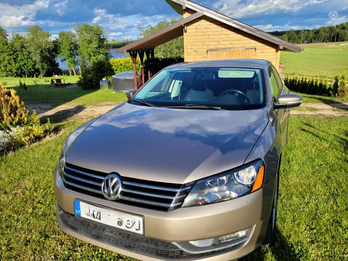 Volkswagen Passat - 1