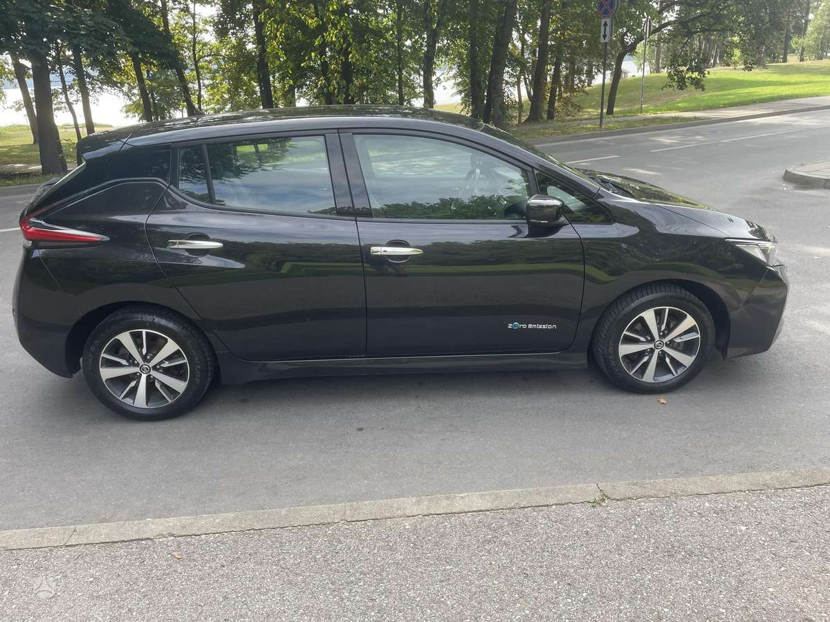 Nissan Leaf, 40 kWh, hatchback