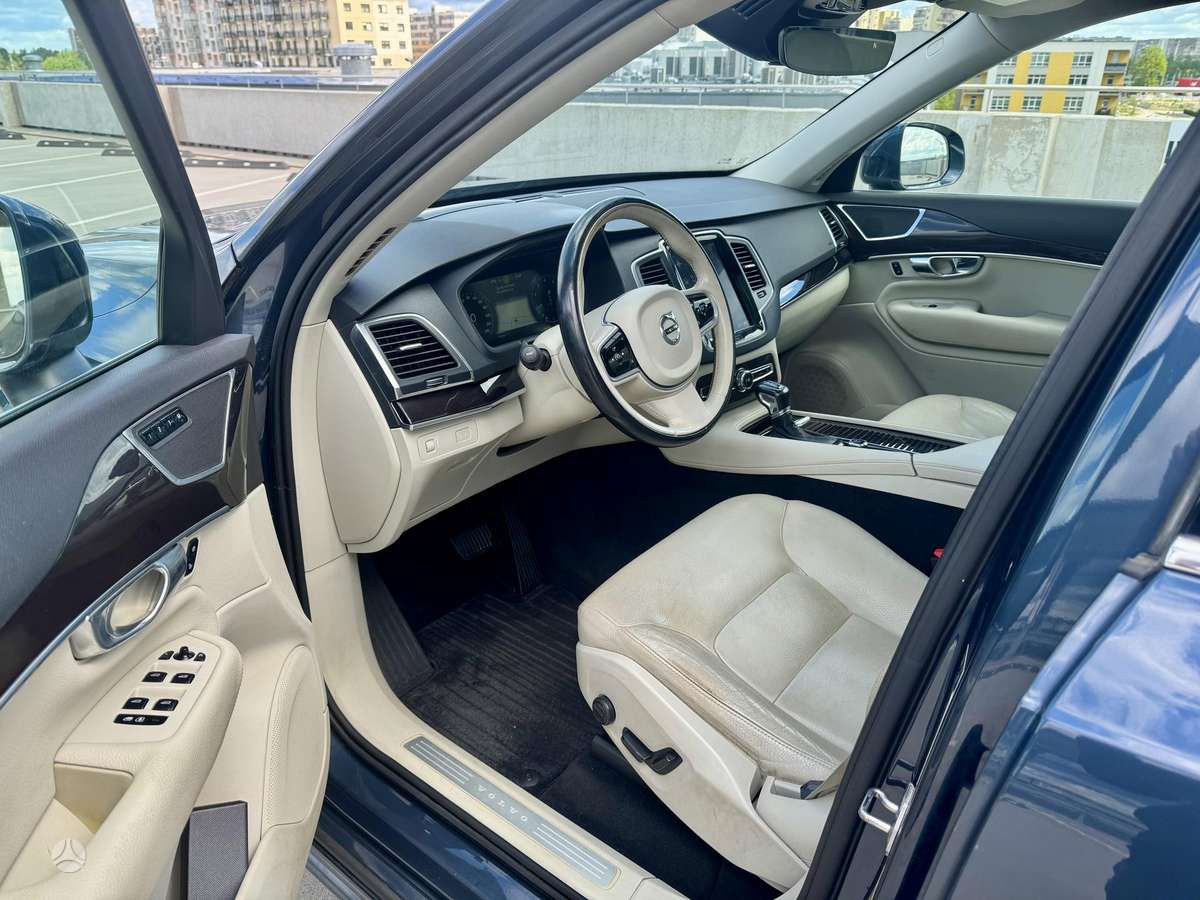 Volvo XC90 - 10