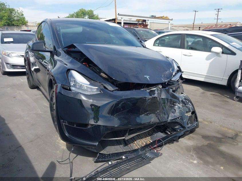 Tesla Model Y - 1